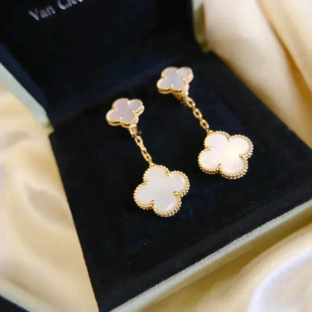 [Eternal Jewelry]CLOVER 2 MOTIF WHITE MOP EARRINGS