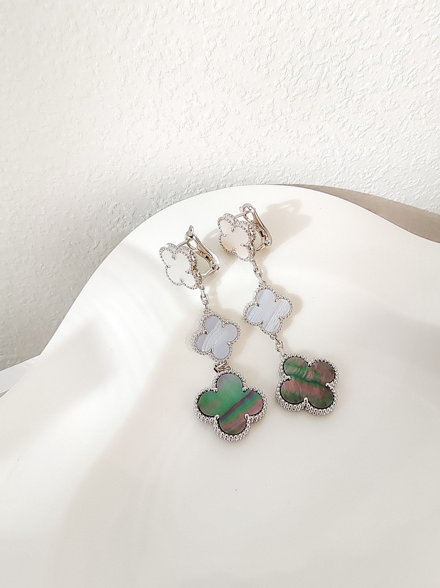 [Eternal Jewelry]CLOVER 3 MOTIFS CHALCEDONY DARK MOP SILVER EARRINGS