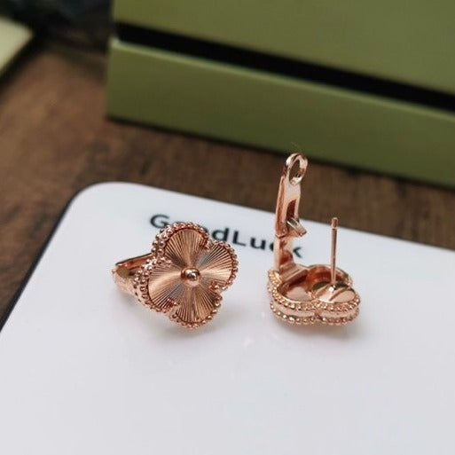 [Eternal Jewelry]CLOVER MEDIUM STUD EARRINGS