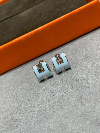 [Eternal Jewelry]POP H SKY BLUE STUD EARRINGS