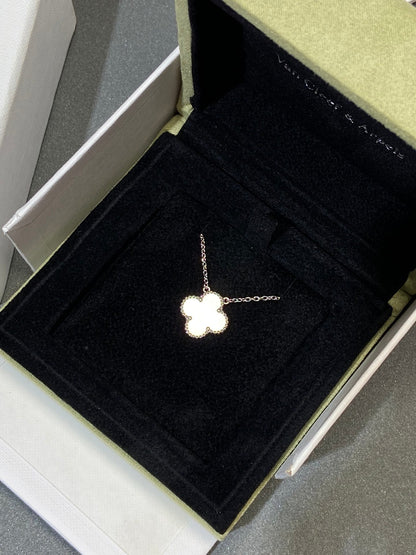 [Eternal Jewelry]CLOVER MEDIUM SILVER WHITE MOP NECKLACE