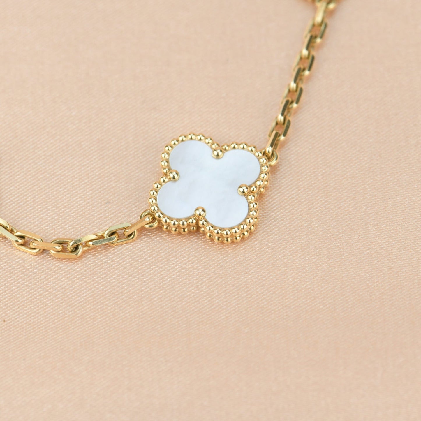 [Eternal Jewelry]CLOVER  5 MOTIF WHITE MOP BRACELET