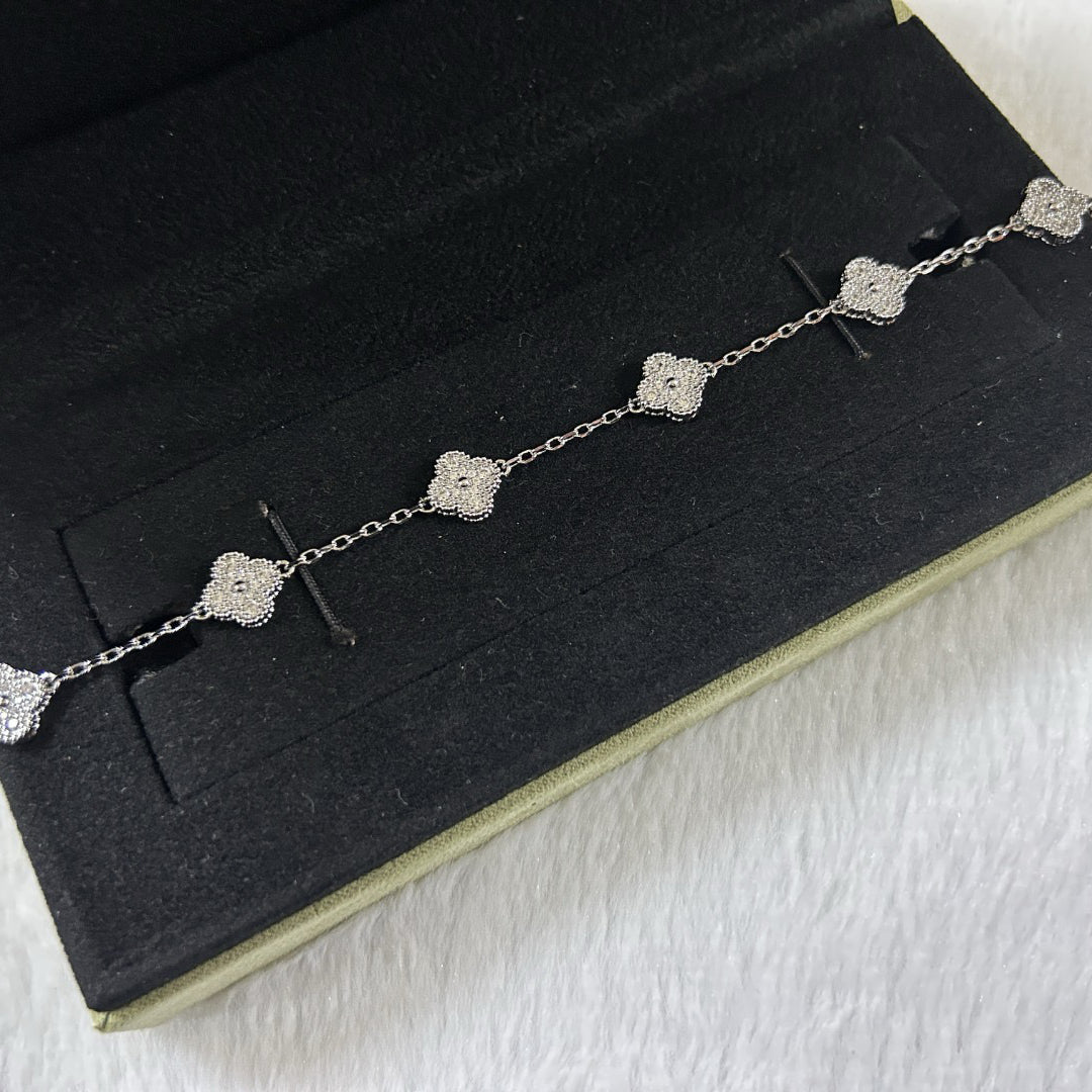 [Eternal Jewelry]CLOVER 6 MOTIF DIAMOND BRACELET