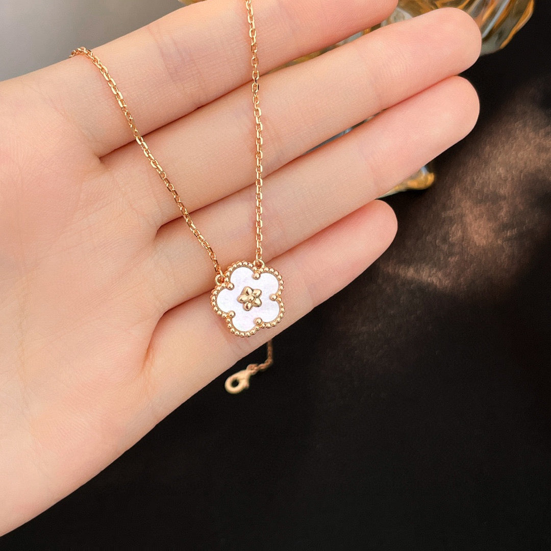 [Eternal Jewelry]LUCKY  WHITE MOP  PLUM BLOSSOM NECKLACE