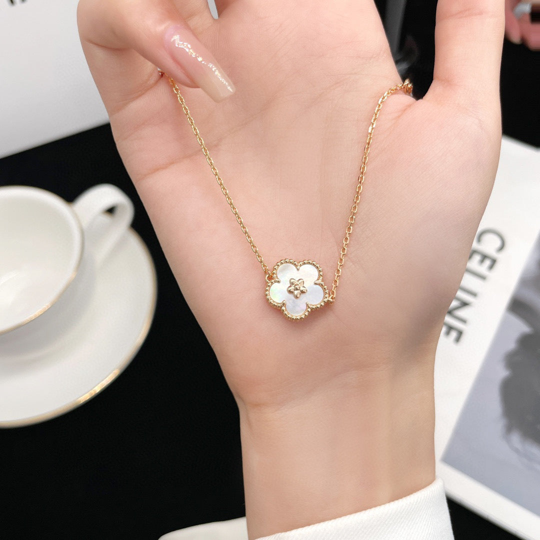 [Eternal Jewelry]LUCKY  WHITE MOP  PLUM BLOSSOM NECKLACE