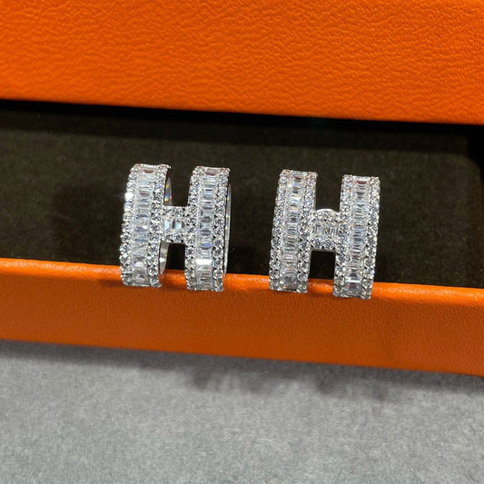 [Eternal Jewelry]H STUD EARRINGS WITH SILVER DIAMONDS